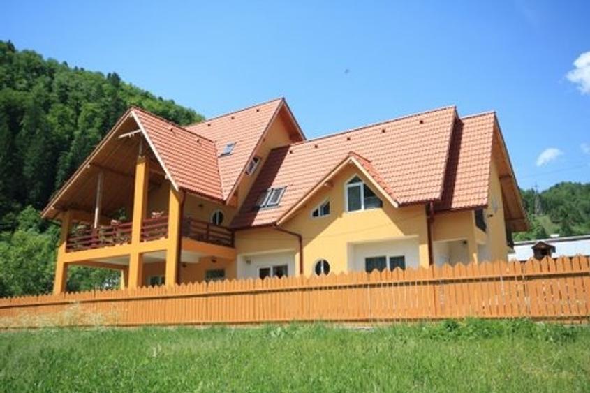 Vila cu 13 camere de vanzare in Valcea, Voineasa - 2