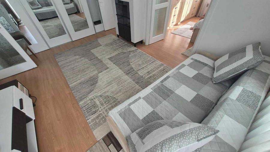 Apartament cu 3 camere semidecomandat în Central