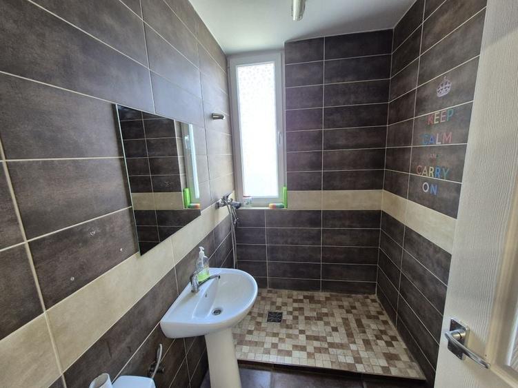 Spatiu comercial 109,54 mp + teren 222 mp + 2 locuri de parcare - Varteju - 13