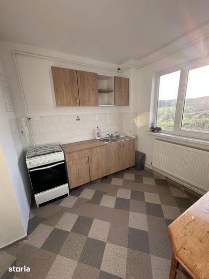 Apartament de 4 camere de vanzare, etaj 3 - 5