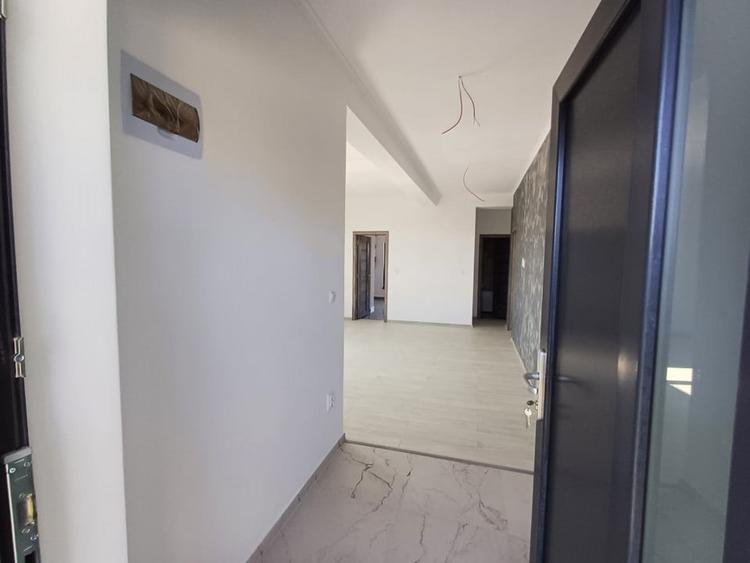 Casa cu 4 camere, 2 bai, beci spatios si 400 mp teren - 17