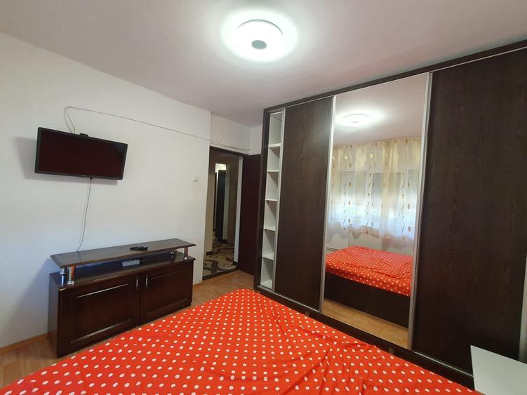 Inchiriez apartament 3 camere zona 300 - 4