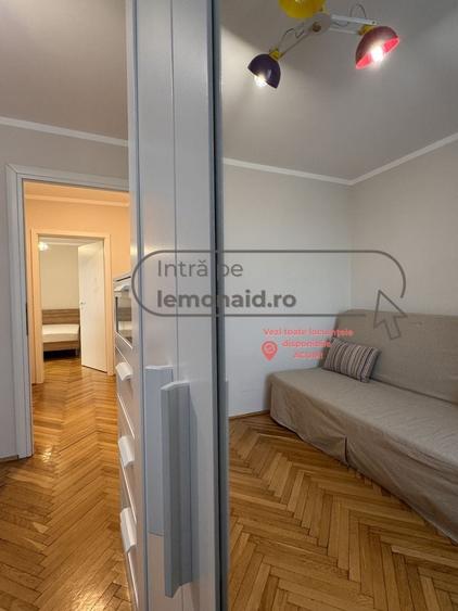Apartament cu 3 camere semidecomandat, mobilat în P-ța Unirii