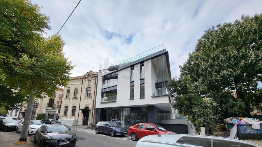 Apartament cu 5 camere decomandat în Parcul Carol