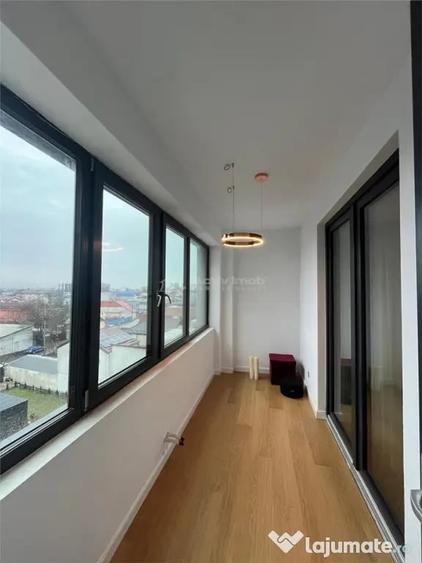 Apartament cu 3 camere decomandat în Exterior Vest