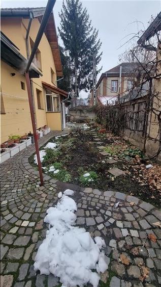 Casă individuală cu 5 camere cu Canalizare în Brașovul Vechi