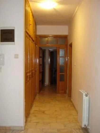 Dorobanti, vila  2000 cu 3 apartamente, 2 garaje ,INVESTITIE! Comision 0 - 5