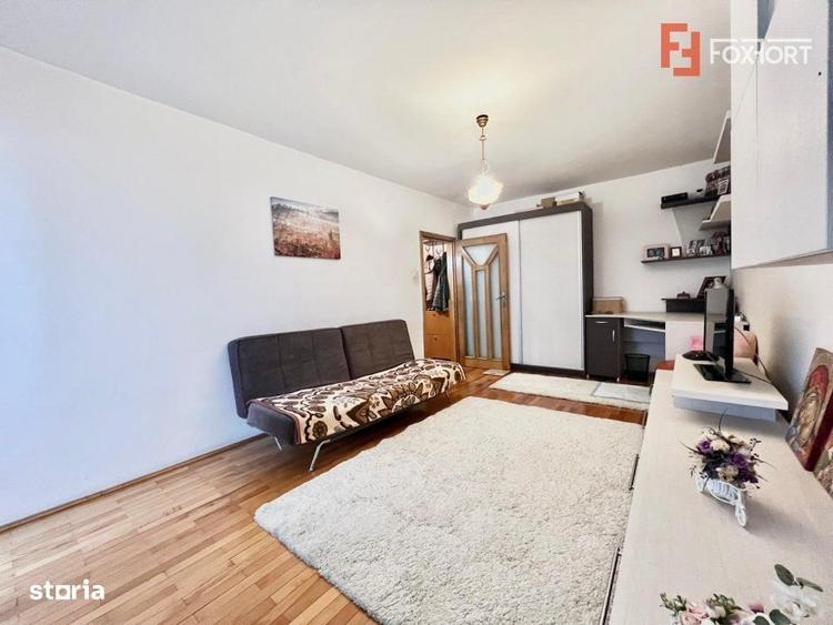Apartament cu 3 camere decomandat, mobilat în Lunei