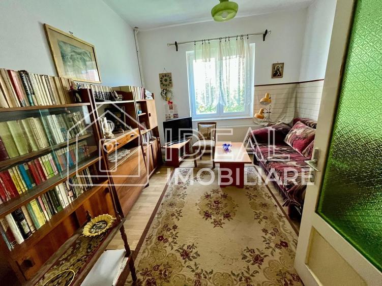 Casă individuală cu 7 camere cu Canalizare în Central