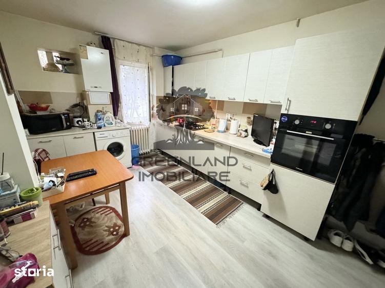 Apartament cu 2 camere semidecomandat în Podu Roș