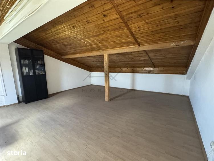 Casă cu 4 camere în Central