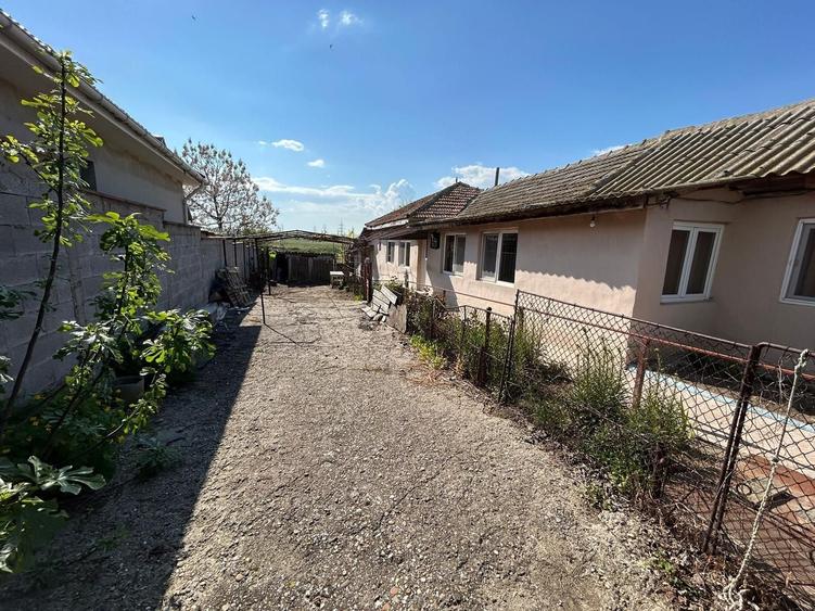 Casă cu 3 camere în Corbu