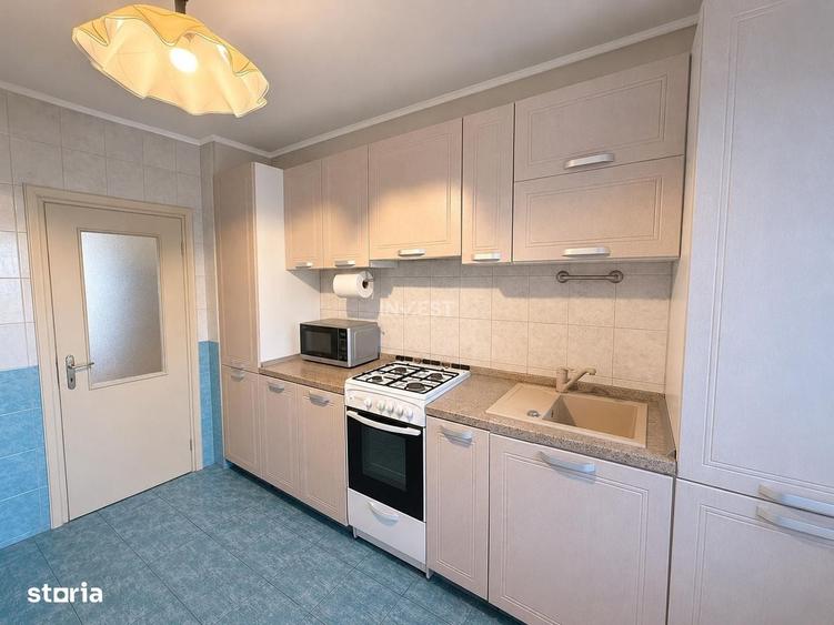 Apartament cu 3 camere decomandat în Nicolina