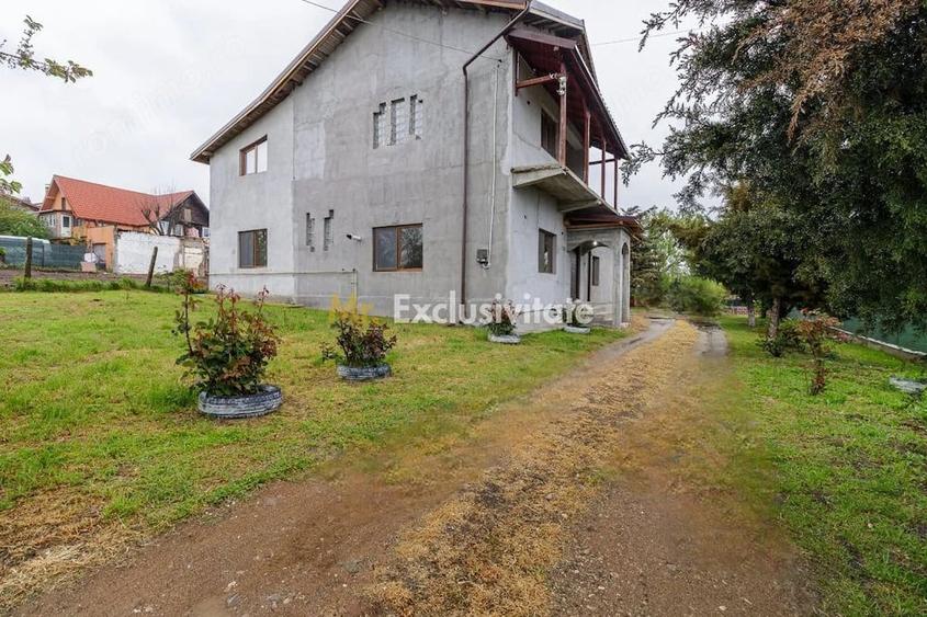 Casă cu 7 camere cu Teren 2000 Mp în Periș