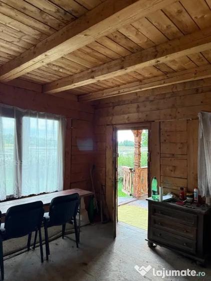 Casă cu 2 camere cu Teren 1400 Mp în Lăpuș