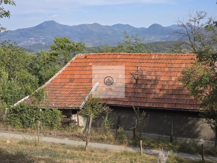 Casă individuală cu 3 camere cu Canalizare în Vălișoara