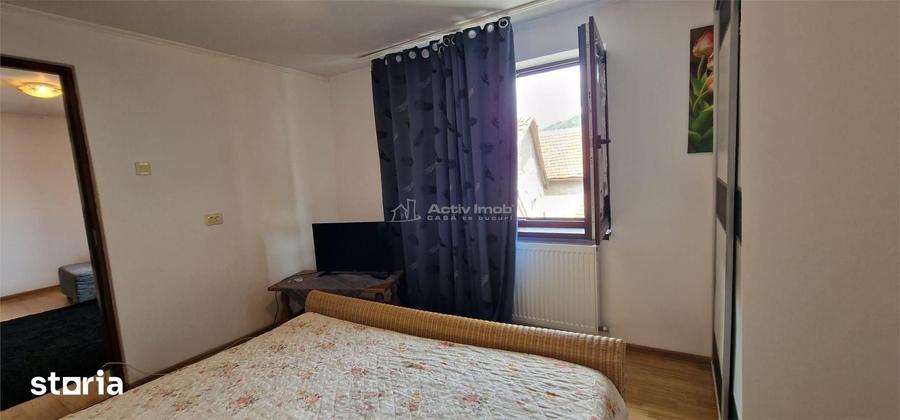 Casă cu 6 camere cu Teren 482 Mp în Central
