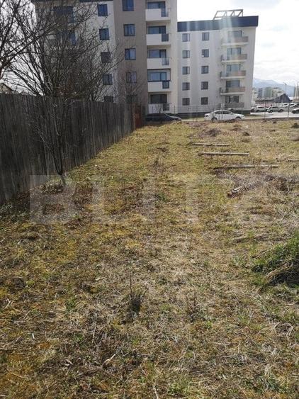 Teren Construcții intravilan de 1000 mp, în Tractorul
