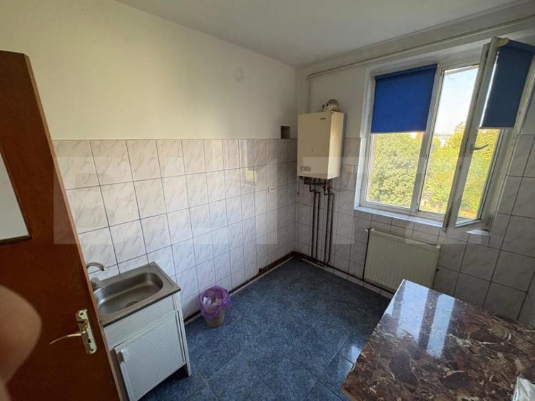 Apartament cu 2 camere semidecomandat în Craiovei