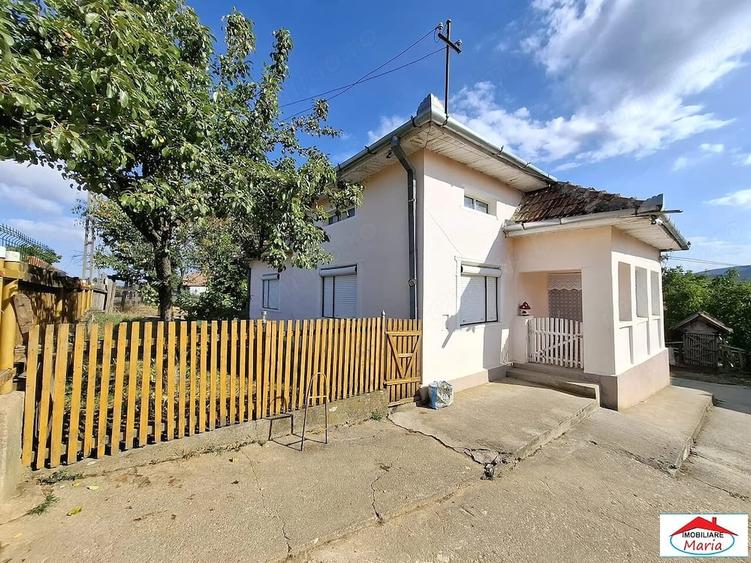 Casă cu 3 camere în Cuța