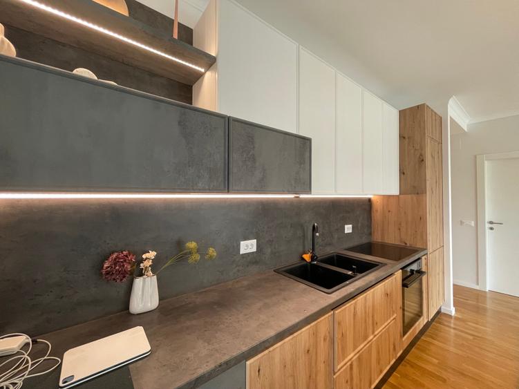Apartament cu 4 camere decomandat în Băneasa