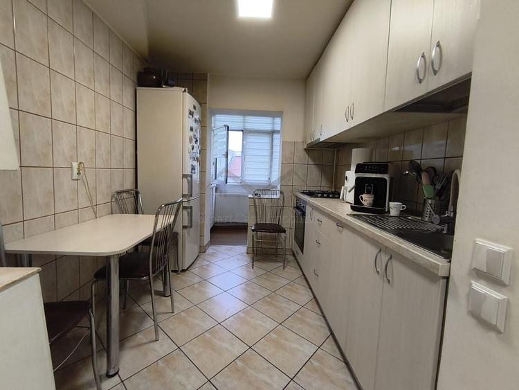 Apartament cu 3 camere decomandat în Păcurari