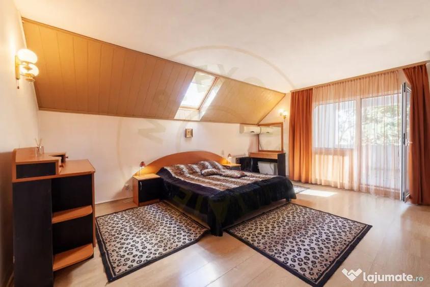 Casă cu 7 camere cu Teren 5000 Mp în Dârmănești