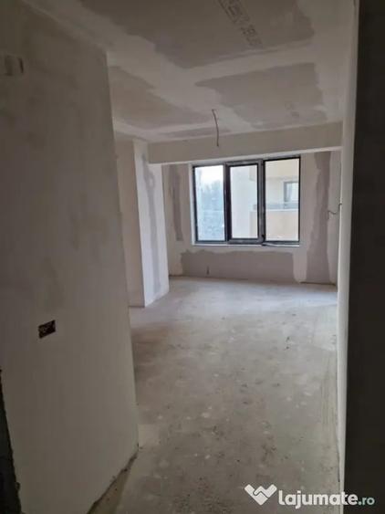 Apartament cu 3 camere decomandat în George Enescu