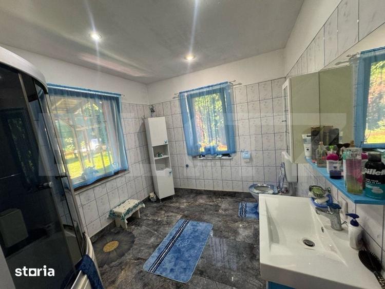 Casă cu 9 camere cu Teren 303 Mp în Central
