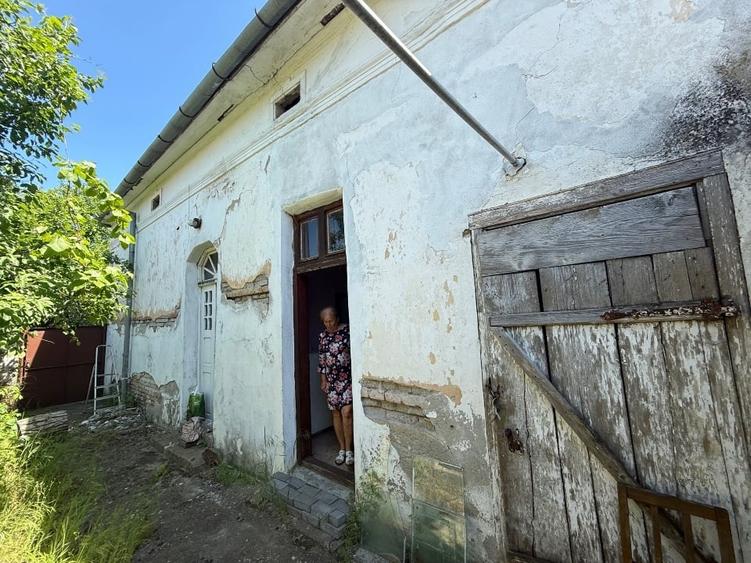 Casa veche individuala pe colt central in Periam - 3