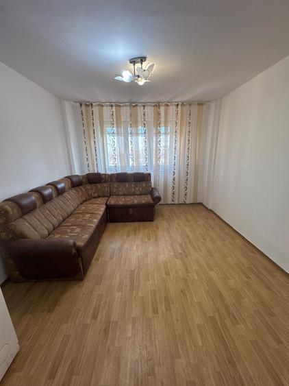 Garsoniera zona industriala etaj 2 - 9