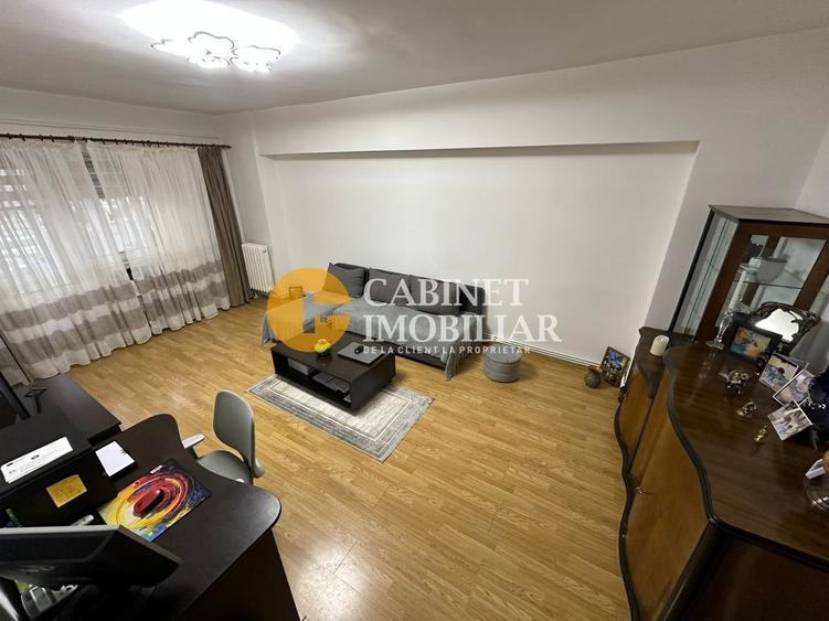 Apartament 3 camere DECOMANDAT - Pacurari - 1