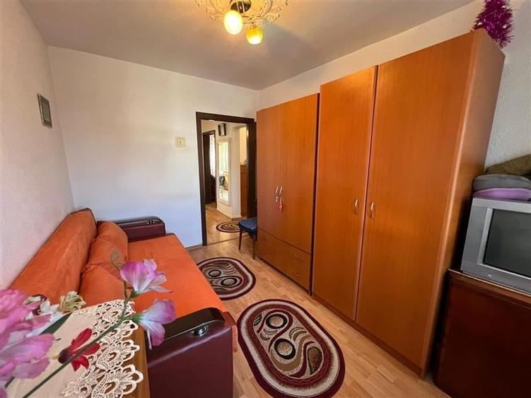 Apartament cu 3 camere decomandat - 70 mp - Zona Adriatica, Str. Aleea Visinului - 11