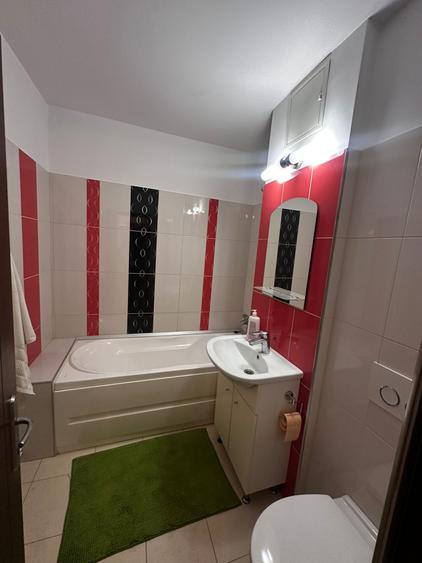 Apartament cu 3 camere decomandat, etajul 2/4, zona Baza 3 - 9