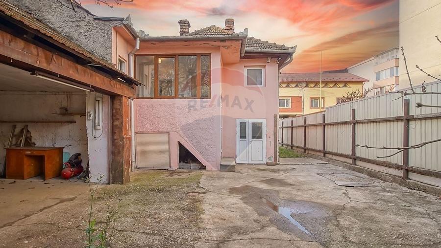 COMISION 0 Casa cu potential excelent, teren 446 mp, Strada Fanionului - 5