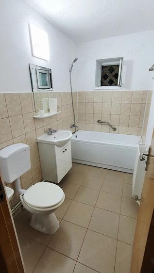 Inchiriez apartament 2 camere, et. 3, zona Hotel Roman - 4