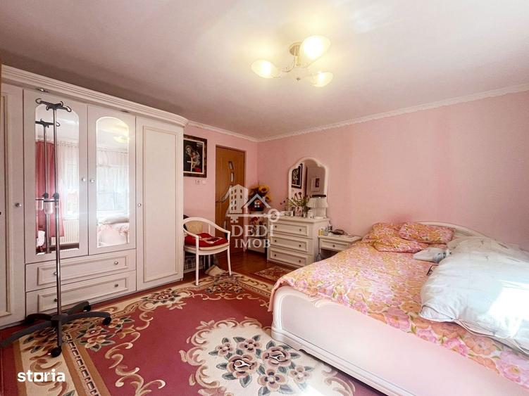 Casa cu 2 locuin?e, teren intravilan 7062 mp Cetariu, Bihor - 7