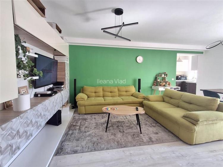 Apartament 3 camere balcon parcare zona City Residence