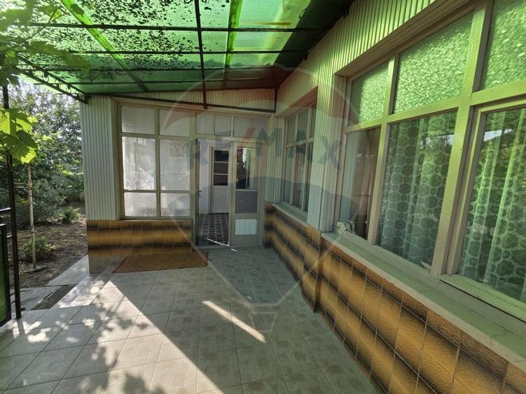 Casă cu gradina si solarii de legume - 15