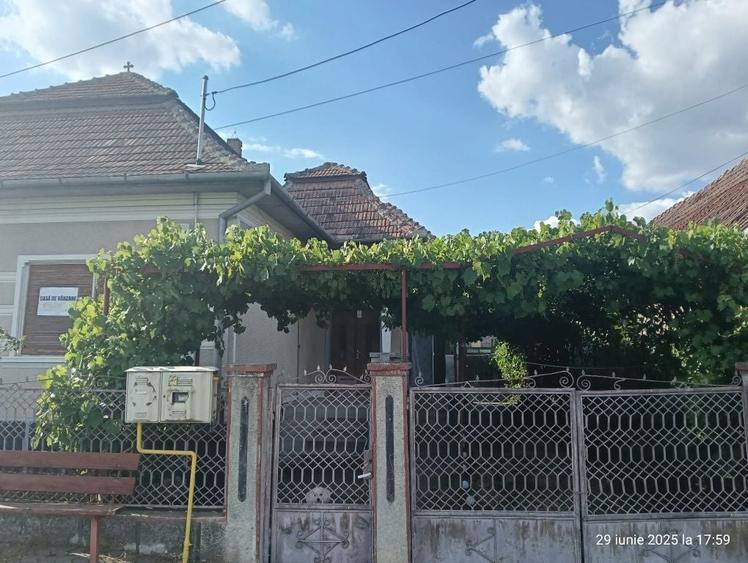 Casa de vanzare in loc.Unirea - 5
