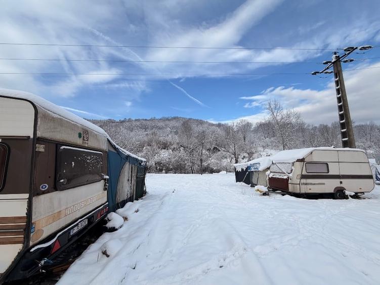 Vând teren intravilan in comuna Moroeni - 4