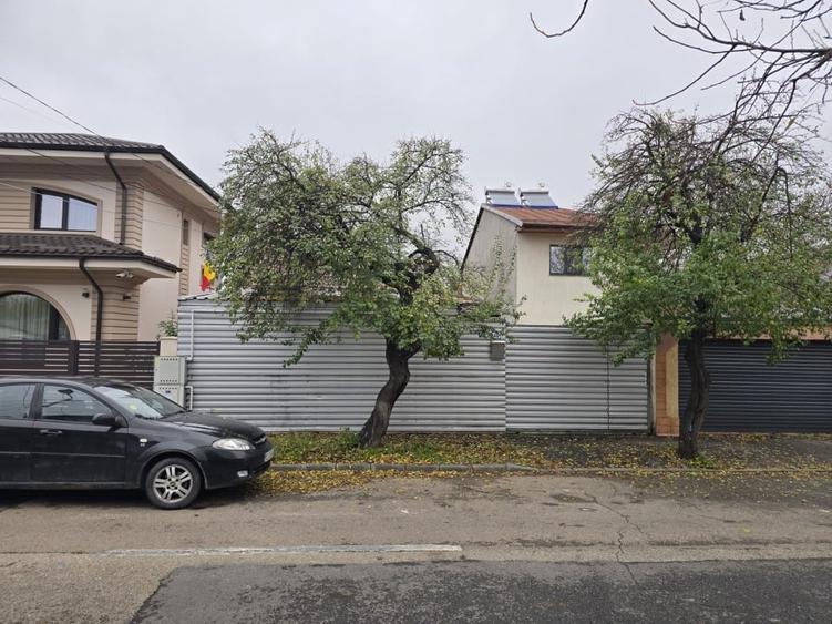 De vânzare teren 246 mp cu casă bătrânească - 1