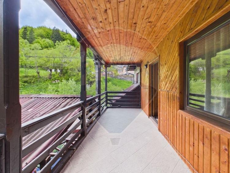 Pensiune/casa montană 9 camere în Dâmbovicioara, comision 0% - 12
