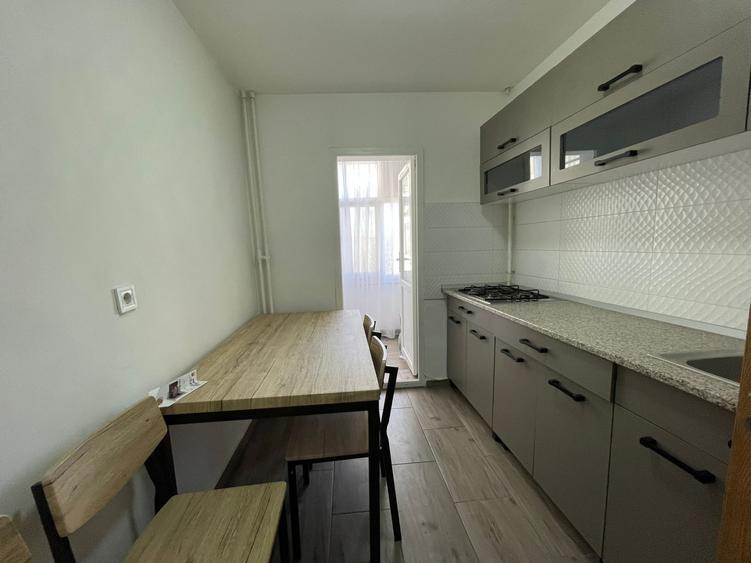 Apartament de vanzare, 2 camere, decomandat, zona Canta - Profi, Iasi - 1