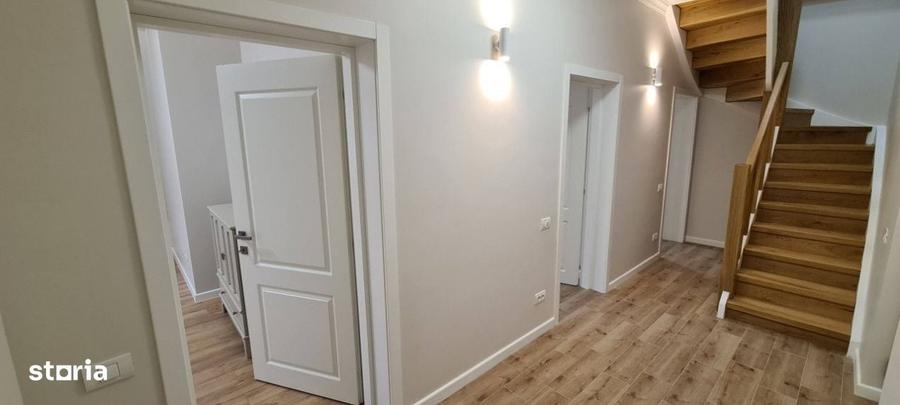 Apartament cu 4 camere în Romană