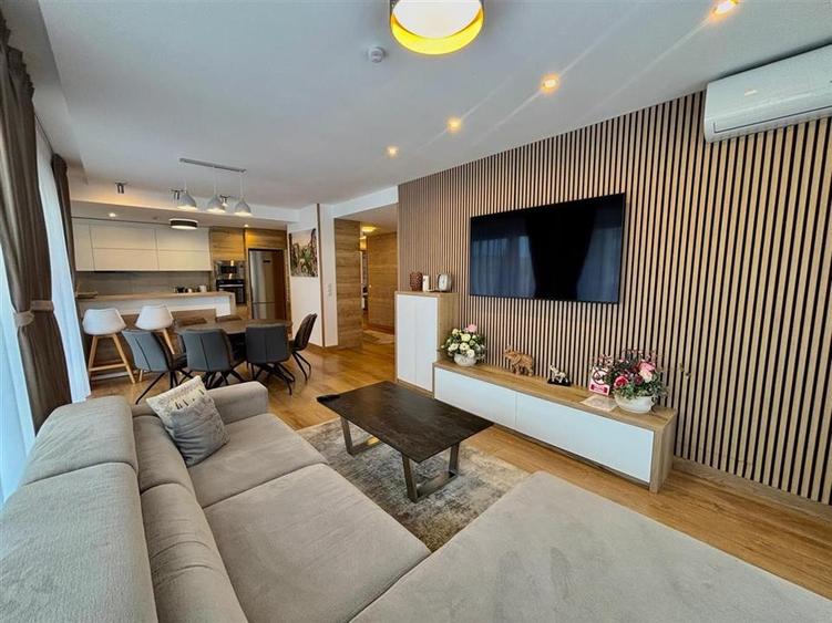 Penthouse Exclusivist Kasper Tractorul - 1