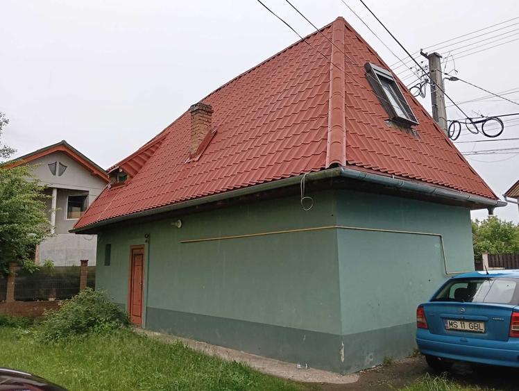 Vand sau schimb imobil P+M curte comuna compus din 3 camere, bucatarie, baie la 3 km de spital UMF - 2