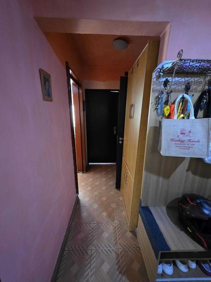 Apartament cu 3 camere decomandat în Valea Ialomiței