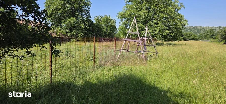 Teren de 2453 mp, în Brebu