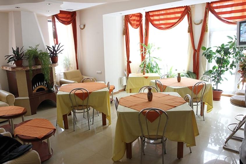 Vila Turistica de vanzare Sinaia pozitia excelenta - 4